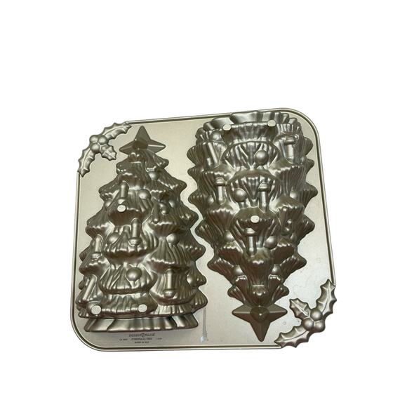 Nordicware Made In U.S.A! 3D Aluminum Christmas Tree Cake Pan 2 Sides 9 Cups - Picture 6 of 12